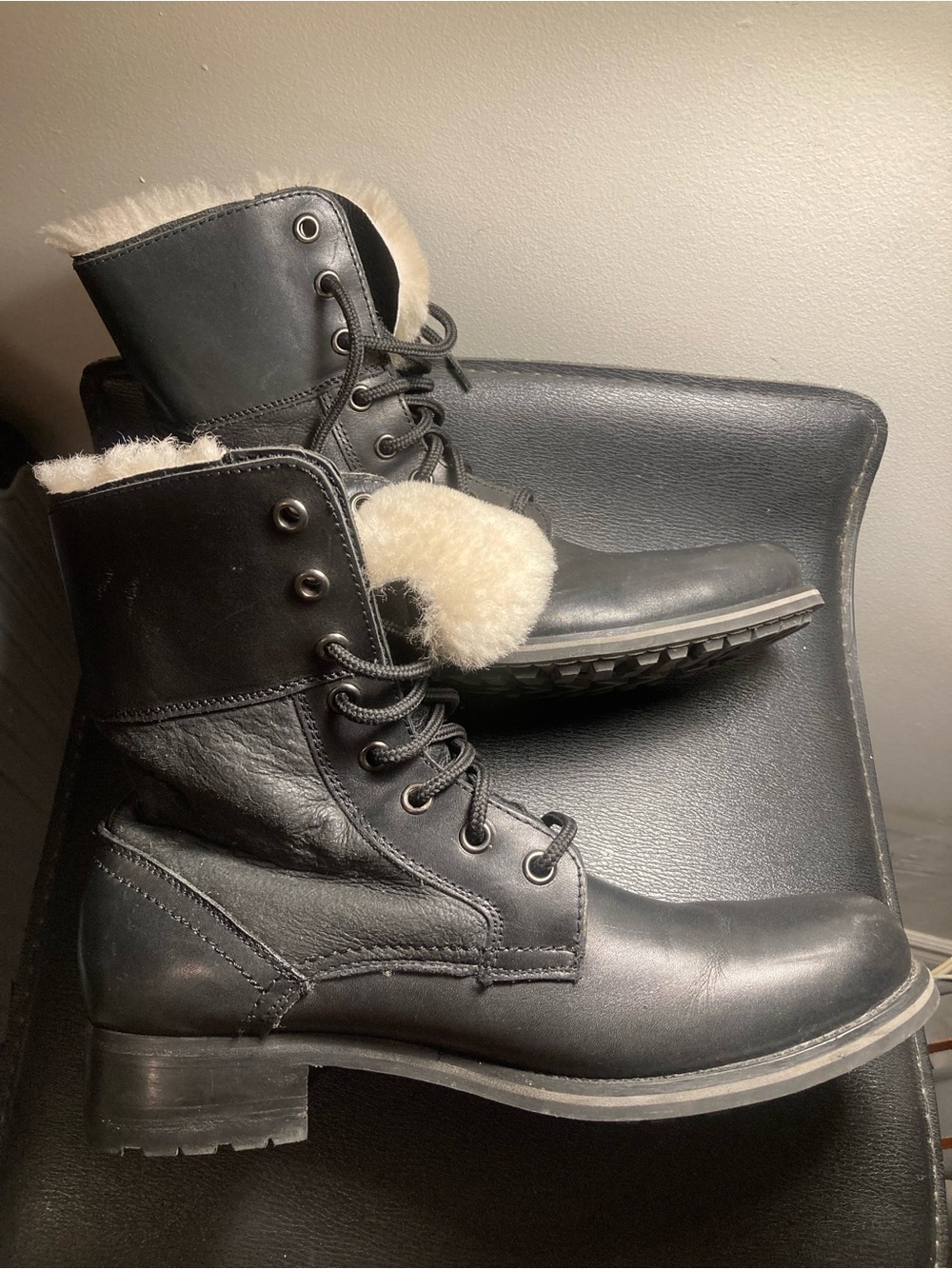 Black leatherLace-Up HEEL Boots with Cream faux Fur very warm excellen condition - Picture 9 of 13
